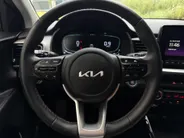 Kia Stonic 1.0 T-GDi MHEV DynamicPlusLine | Apple Carplay / Android Auto | Navigatiesysteem | Stoel + Stuurverwarming | Licht + Regensensor | Parkeersensoren + Camera Achter | Cruise Control | 16' Lichtmetalen Velgen