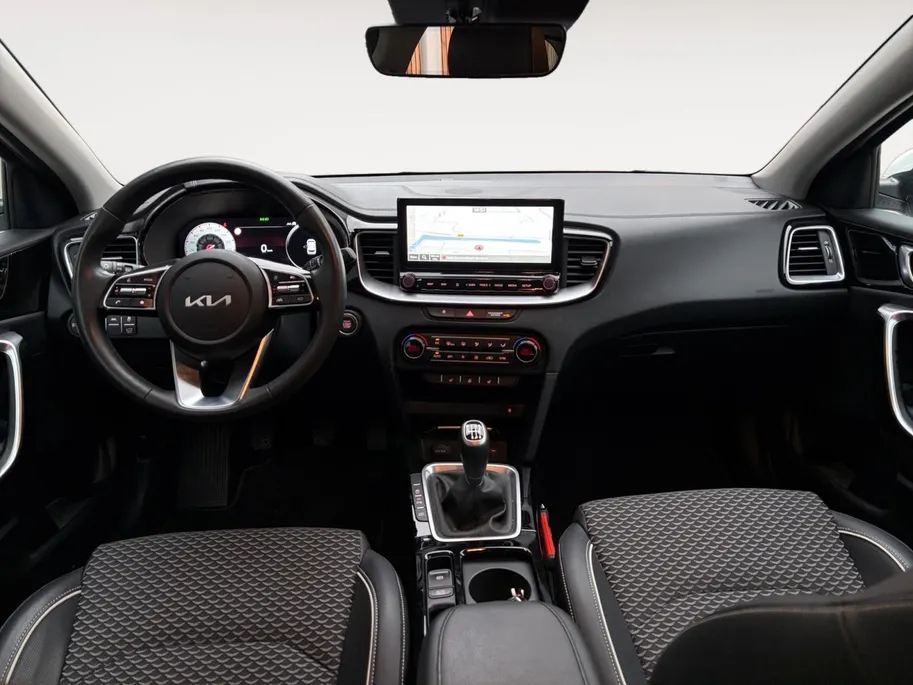 Kia Ceed Sportswagon 1.0 T-GDi DynamicPlusLine | Stoel- en stuurverwarming | Elektrisch bedienbare achterklep | Parkeersensoren voor- en achter | Achteruitrijcamera | Apple/Android Carplay | Navi | Cruise Control