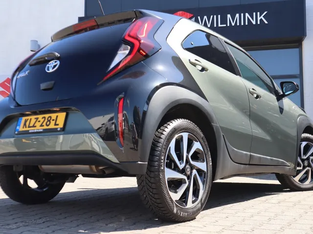 Toyota Aygo X 1.0 VVT-i MT Pulse Bi-tone | Carplay | All Seasons