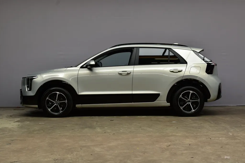 Kia Niro 1.6 GDi Hybrid 138pk DCT6 DynamicLine Snel leverbaar!