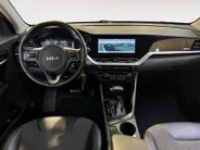 Kia Niro 1.6 GDi Hybrid DynamicLine | Apple Carplay / Android Auto | Navigatiesysteem | Licht + Regensensor | Parkeersensoren + Camera Achter | Climate Control | Cruise Control Adaptief | Rijstrooksensor + Correctie