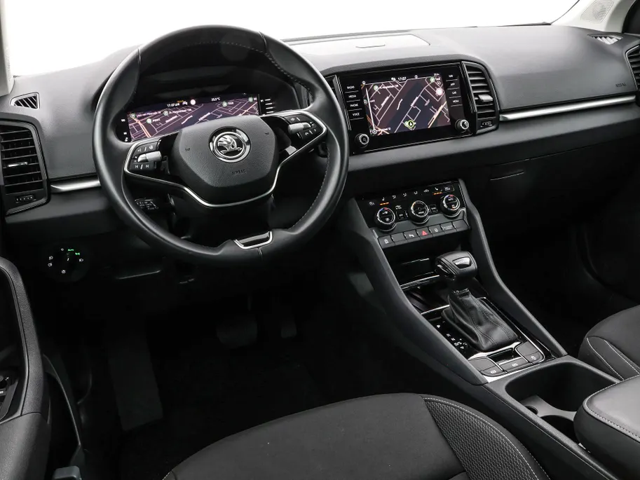 Škoda Karoq 1.5 TSI ACT 150pk DSG Business Edition · Camera · Inklap. Trekhaak · Keyless · Stuur- & Stoelverwarming · Apple/Android Car Play · ACC · Garantie t/m 02-07-2028 of 100.000km