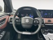 Suzuki e Vitara Style 61 kWh | Stuur/Stoel Verwarming | Dodehoekdetectie | 360 Camera | Elektrische stoelverstelling | Apple Carplay/Android Auto |