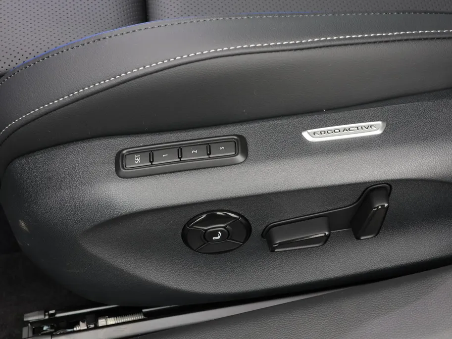 Volkswagen Passat Variant R-Line Edition 1.5 eHybrid 272 PK versn. DSG · Assistance Pakket Plus · Black Style Pakket Plus · Multimedia Pakket Plus · Trekhaak inklapbaar, met elektrische ontgrendeling, incl. Trailer Assist ·