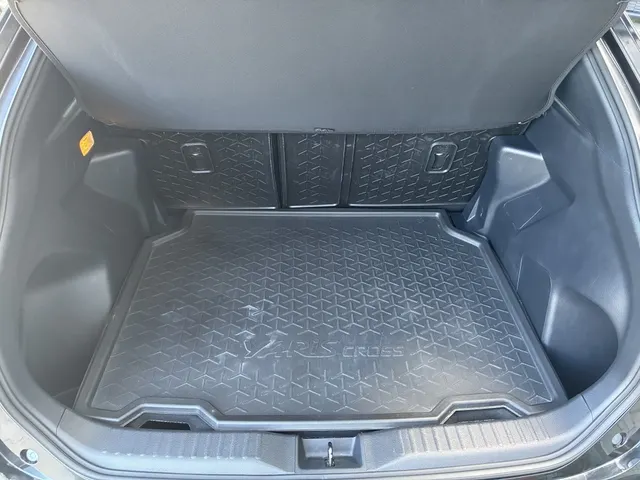 Toyota Yaris Cross 1.5 Hybrid Dynamic | Parkeersensoren V+A | Stuur en Stoelverwarm