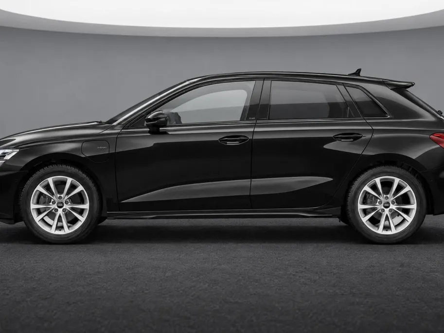 Audi A3 e-hybrid S edition 204 PK · Afneembare trekhaak · Optiekpakket zwart plus · Privacy glas