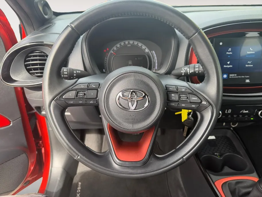 Toyota Aygo X 1.0 VVT-i MT Envy | JBL Speakers | Adaptieve Cruise Control | Camera | Climate Control | Volledig Dealer Onderhouden | 10 Jaar Fabrieksgarantie