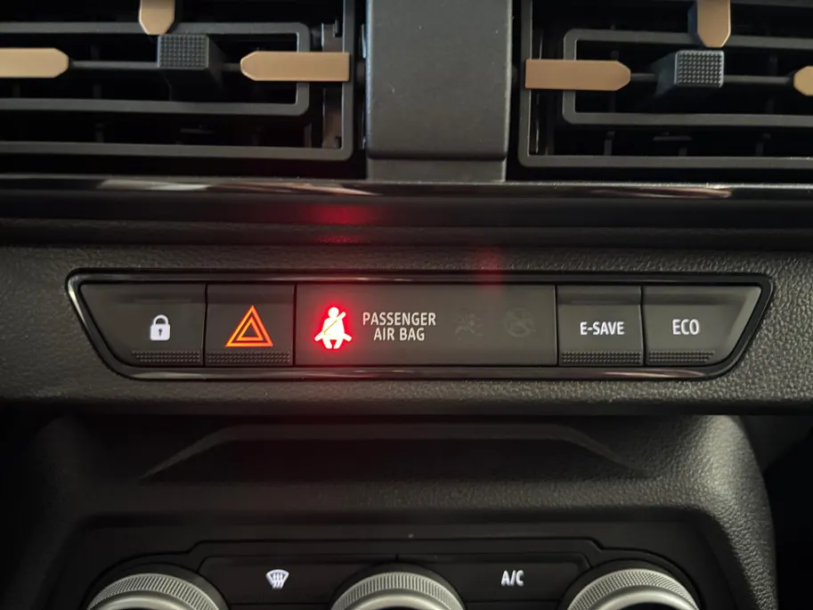 Dacia Jogger 1.8 hybrid 155 limited edition 7p. AUTOMAAT NAVI AIRCO CAMERA CRUISE CONTROLE APPLE CARPLAY ANDROID AUTO LM VELGEN 7 STOELEN !!LET OP RIJDENDE DEMO VRAAG NAAR ACTUELE KMSTAND!!!