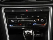 Volkswagen T-Roc 1.0 TSI 110pk Life · Camera · Apple/Android Car Play · Parkeer assistent · ACC · Clima · Draadloze Telefoonlader · Elek. Inklapbare Spiegels · Garantie t/m 28-03-2028 of 100.000km