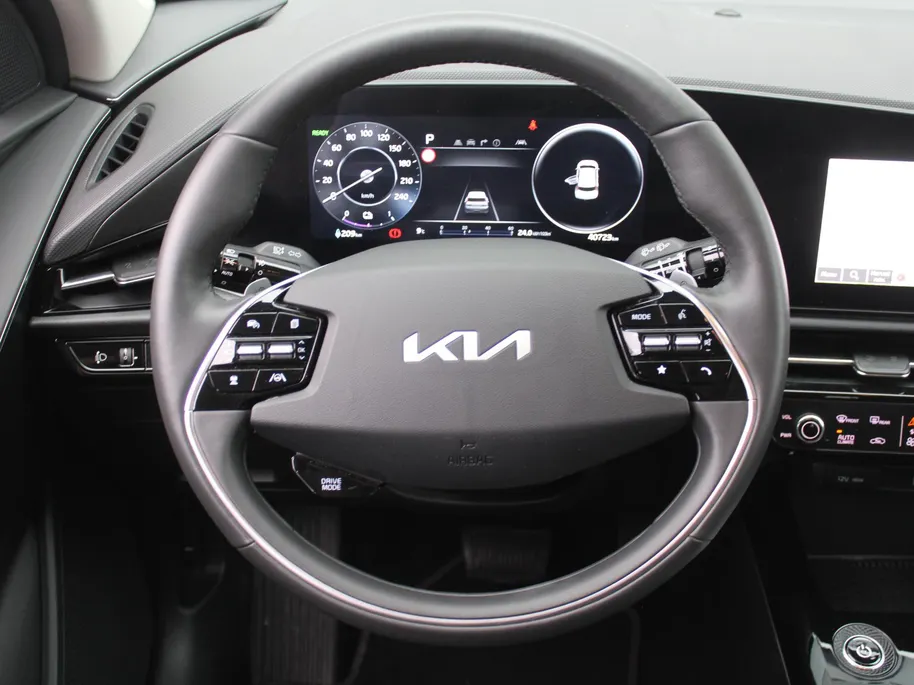Kia Niro EV Edition Advanced 64.8 kWh | Stuur-/stoelverwarming | Elektr. stoelverstelling | Camera | Cruise adapt. | 17'LM | Clima | 17% bijtelling |