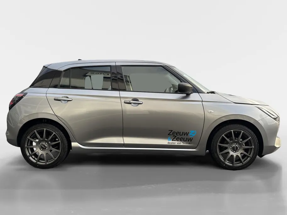 Suzuki Swift 1.2 Comfort Sport | 17 inch | Zwarte logo's | Carbon spiegels | Sharkfin antenne | Carplay | Adapt. Cruise | Navi | Keyless start