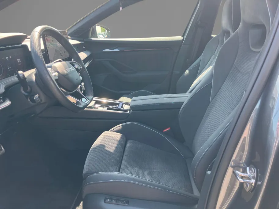 Škoda Superb Combi 1.5TSI 150kW/204PK PHEV Sportline DSG · Panoramadak · Apple/Android Car Play · Camera ·  Leder/Alcantara · Trekhaak ·