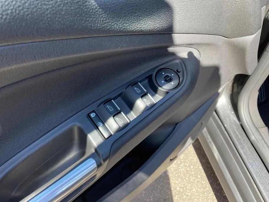 Ford Grand C-Max 1.0 Titanium 7Pers. | Navigatie | Voorruitverwarming | Stoelverwarming | Privacy Glass | Cruise Control | 17|  Velgen | Parkeersensoren voor en achter | Parkeerassistent | Zonneschermen