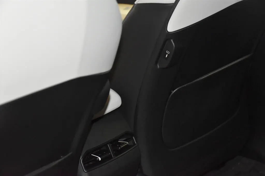 Kia EV4 81,4 kWh 204PK GT-Line Business Edition NIEUW VOORRAADACTIE DIRECT LEVERBAAR