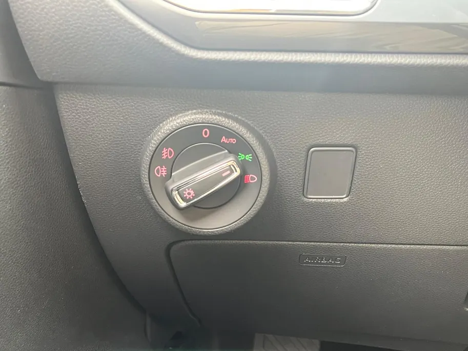 SEAT Ateca 1.5 TSi DSG autom. Style Business Intense | Automaat | Apple Carplay/Android Auto | Trekhaak | Climate Control | Adaptief Cruise Control | Stoelverwarming | Camera | Navigatie | Stuurbediening