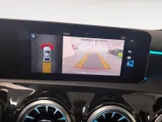Mercedes-Benz A-Klasse 200 Launch Edition Premium AUTOMAAT AMBIENT LIGHT NAVI AIRCO CAMERA CRUISE CONTROLE AMBIANCE VERLICHTING APPLE CARPLAY ANDRIOD AUTO AMG PAKKET ZEER MOOIE AUTO