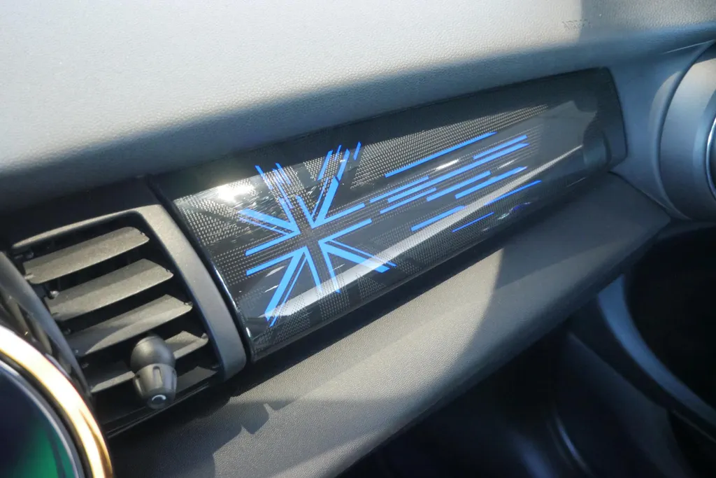 MINI 3-Deurs 2.0 Cooper S Knightsbridge Edition *Automaat*Navigatie*Parkeersensoren*Climate Control*Schuif/Kanteldak*Stoelverwarming*Harman Kardon Audio*Lederen interieur*Vol opties!