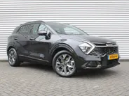 Kia Sportage 1.6 T-GDi Hybrid Dark Edition | Stuur-/stoelverwarming v+a | Camera | Elek. stoelverstelling | 18' LM | Cruise adapt. | Navi | Clima | Half leer/suède |