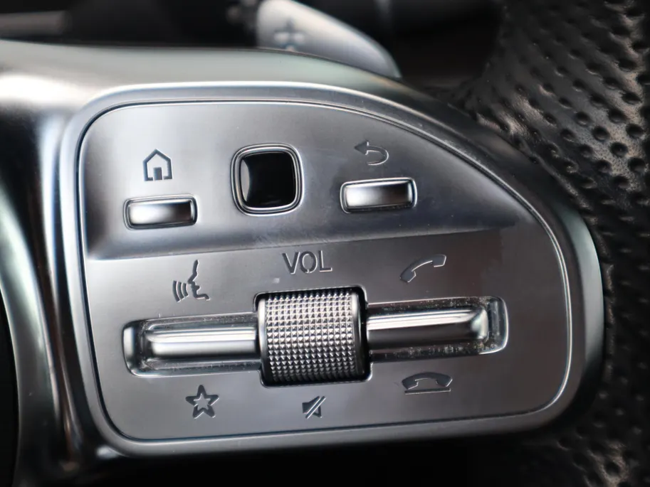 Mercedes-Benz EQC 400 4MATIC Business Solution AMG 80 kWh l Trekhaak l Keyless l Stoelverwarming