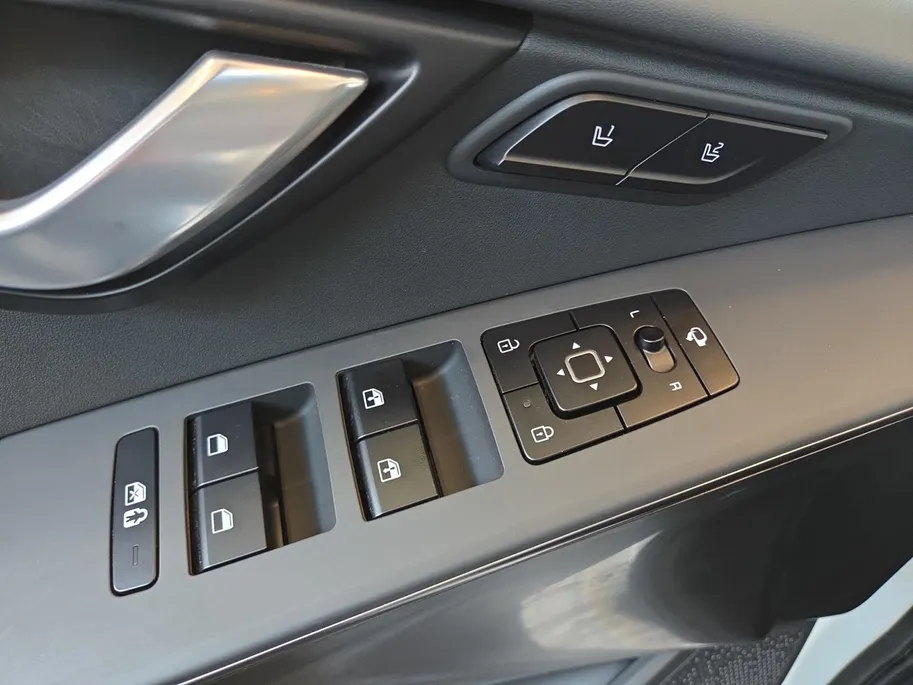 Kia Niro EV ExecutiveLine 64.8 kWh Accu 100% | Meest luxe uitvoering | Schuif/kantel dak | Dodehoek Detectie | Cruise Control Adaptief |  Head up Display | Stoelverwarming en Ventilatie | Harmen / Kardon | camera | Carplay & Android | Fabrieksgarantie t/m 19-06-2031