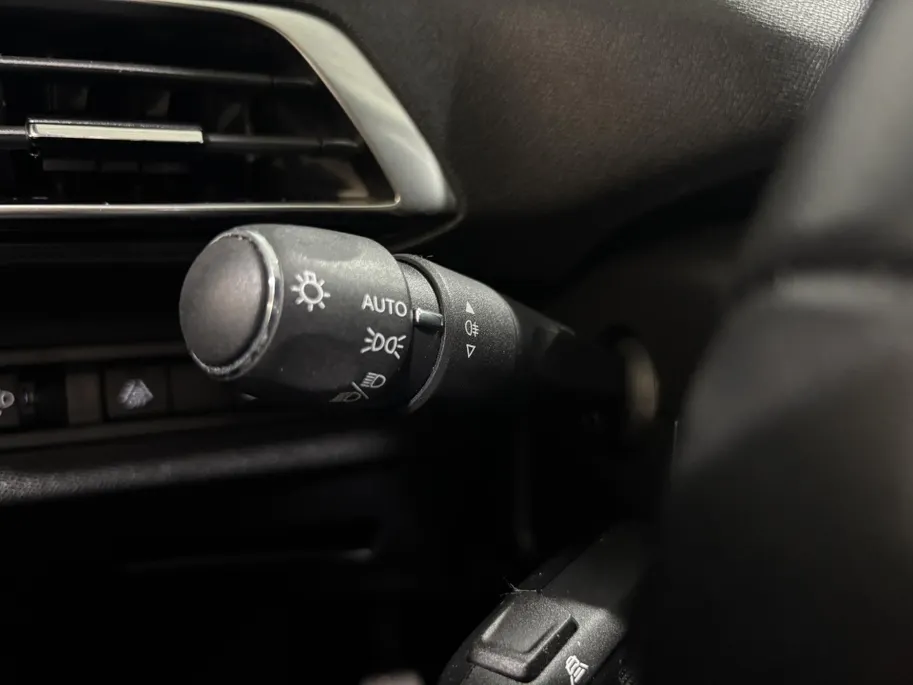 Peugeot 3008 1.2 - 130PK PureTech Allure | Elektrische Achterklep | Digital Cockpit | Navi | Camera | Parkeersensoren | Apple CarPlay/Android Auto | Lichtmetalen Velgen | Adaptive Cruise Control |