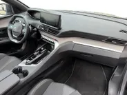 Peugeot 5008 1.2 Hybrid 136 GT 146PK AUTOMAAT Lichtmetalen velgen | 7-persoons | Cruise Control | Climate Control | Schuif- kanteldak | 360 camera | Parkeersensoren rondom | BOM VOL MET OPTIES!!