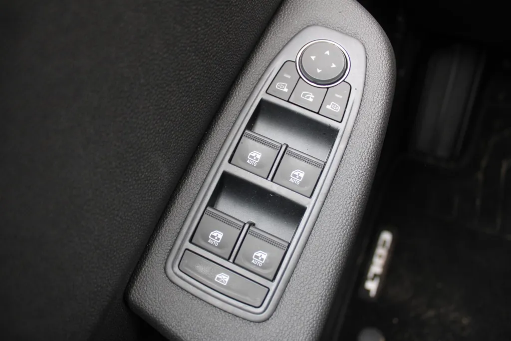 Mitsubishi Colt 1.0T MT First Edition | Stuur-/stoelverwarming | Camera | Clima | Dodehoek detectie | Draadloze telefoonlader | Cruise adapt. | 17' LM | LED |
