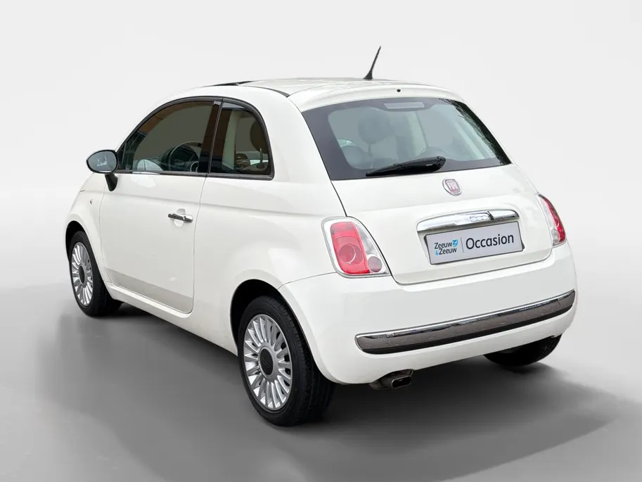 Fiat 500 1.2 Lounge airco , lm velgen , panoramadak , tel , usb , el ramen en spiegels .