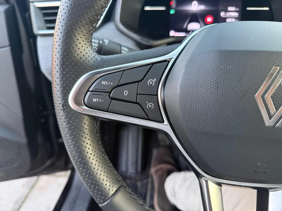 Renault Clio 1.0 TCE TECHNO NAVI AIRCO CAMERA CRUISE CONTROLE APPLE CARPLAY ANDROID AUTO 9.3 INCH SCHERM ZEER MOOIE AUTO PAS 3000KM