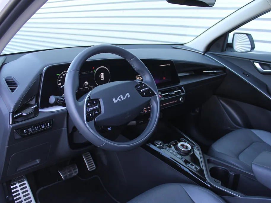 Kia Niro 1.6 GDi Hybrid ExecutiveLine | Camera | Leer | Schuifdak | Stoelverwarming+ventilatie | Elektr. stoelverstelling + achterklep | 18' LM | HUD |