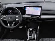 Volkswagen Golf 1.5eTSI/150PK R-Line · Navigatie · Trekhaak · Apple/Android Car Play · Dodehoeksensoren · Stoelverwarming ·  Garantie t/m 08-01-2031 of 100000km.