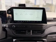 Ford E-Transit Custom L2H1 MS-RT 71 kWh 286 PK Dubbele Cabine UIT VOORRAAD I INKLAPBARE TREKHAAK I DRIVER ASSIST PACK ULTIMATE I DUBBELE ZIJSCHUIFDEUREN I FULL LED-KOPLAMPEN I APPLE CARPLAY / ANDROID AUTO I