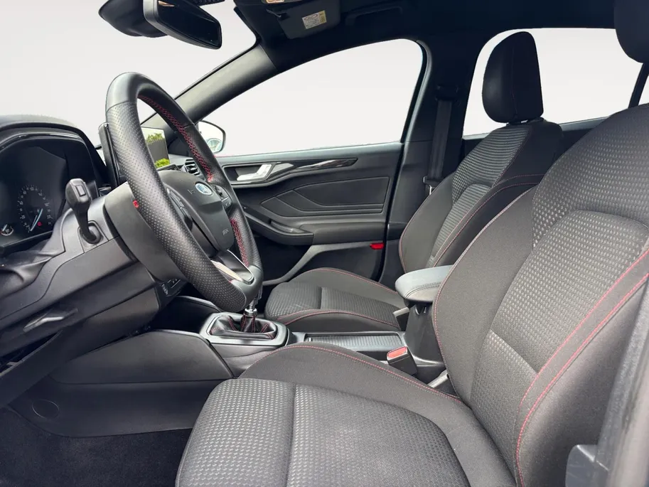 Ford Focus Wagon 1.0 EcoBoost Hybrid ST Line | Winterpack | Apple Carplay/Android Auto | Parkeersensoren | Cruise Control | Climate Control |
