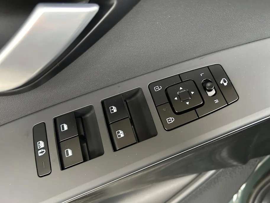 Kia Niro 1.6 GDi PHEV DynamicPlusLine | Apple Carplay / Android Auto | Navigatiesysteem | Stoel  + Stuurverwarming | Elektrisch Schuif / Kanteldak | Licht + Regensensor | Parkeersensoren Voor + Achter | ParkeerCamera  Achter | Elektrisch Bedienbare Achterklep | 18