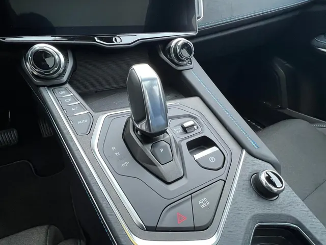 Lynk & Co 01 1.5 AUTOMAAT | 360 CAMERA | PANORAMA DAK | EL A. KLEP | ADAPTIVE CRUISE | ZWARTE HEMEL | ROLHOES |