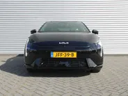 Kia EV4 Fastback GT-PlusLine 81.4 kWh | Schuifdak | Stuur-/stoelverwarming + ventilatie | Camera rondom | Elek. stoelverstelling | Leer | HUD | LED | 19' LM |