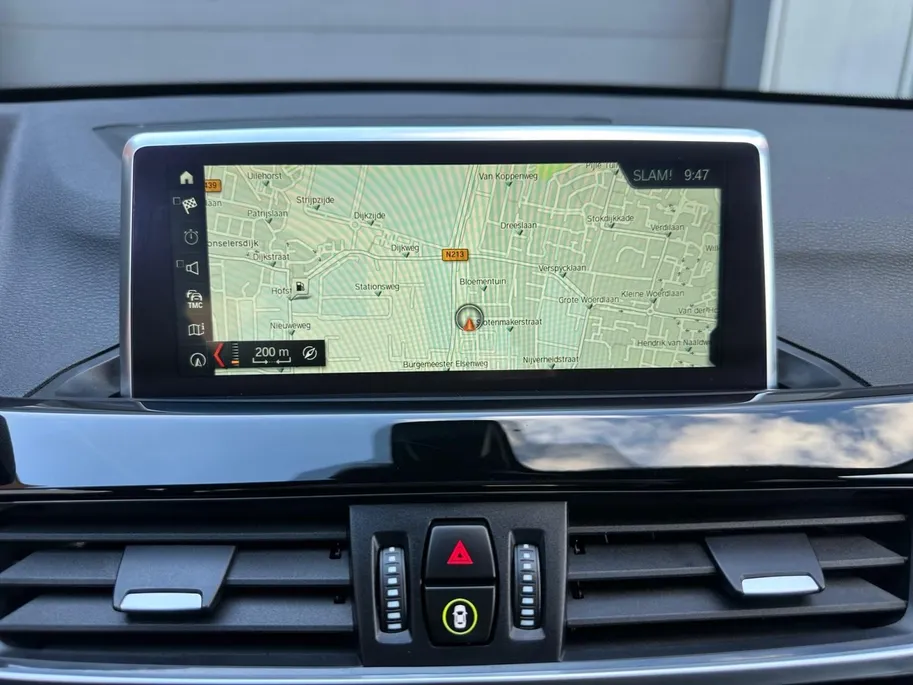 BMW X1 sDrive18i High Executive | Automaat | Head-Up Display | Automatische Achterklep | Panorama Dak | Stoelverwarming | Volledig Lederen Bekleding | Dealer Onderhouden | Camera | 12 Maanden BOVAG Garantie
