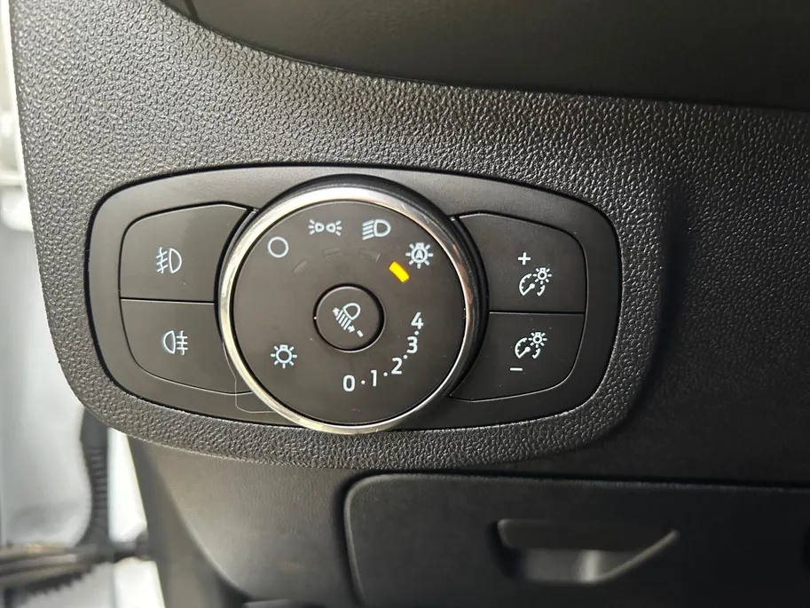 Ford Fiesta 1.0 EcoBoost Hybrid Titanium | Apple Carplay / Android Auto | Stoel + Stuurverwarming | Cruise Control | Parkeersensoren Achter | Lichtsensor | Climate Control | Verwarmbare Voorruit