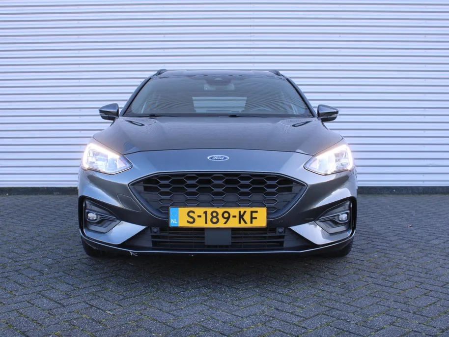 Ford Focus Wagon 1.0 EcoBoost ST Line Business | Stuur-/stoel-/voorruitverwarming | Camera | Clima | Draadloze telefoonlader | 17' LM | Navi |