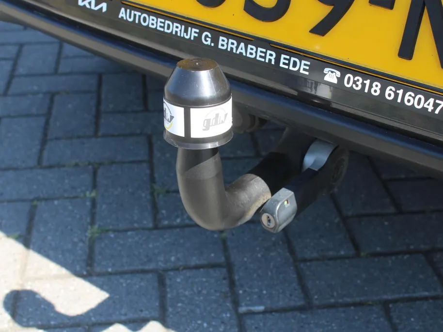 Kia e-Niro ExecutiveLine 64 kWh | Trekhaak | Warmtepomp | Stuur-/stoelverwarming + ventilatie | Leer | Camera | Stoelgeheugen | Dodehoek detectie | LED | 17' LM |