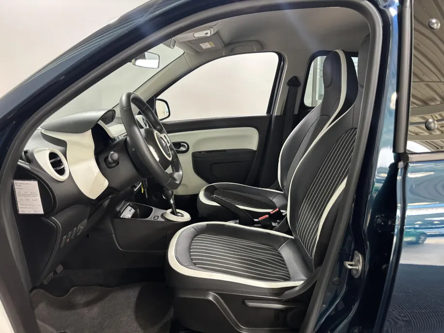 Renault Twingo Z.E. R80 Intens Automaat | 1e eigenaar | Apple CarPlay/Android Auto | Climate Control | Lichtmetalen Velgen | Cruise Control | Licht & Regen Sensor | Half Leder | Privacy Glass | Elektrische Ramen & Spiegels |