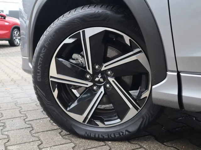 Mitsubishi Eclipse Cross 2.4 PHEV Executive Trekhaak | All Seasons | Adaptive Cruise