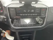 Volkswagen up! 1.0 65PK | Climate Control| Parkeersensoren| 4seizoen banden| Camera | Automatische verlichting| DEALER ONDERHOUDEN!!