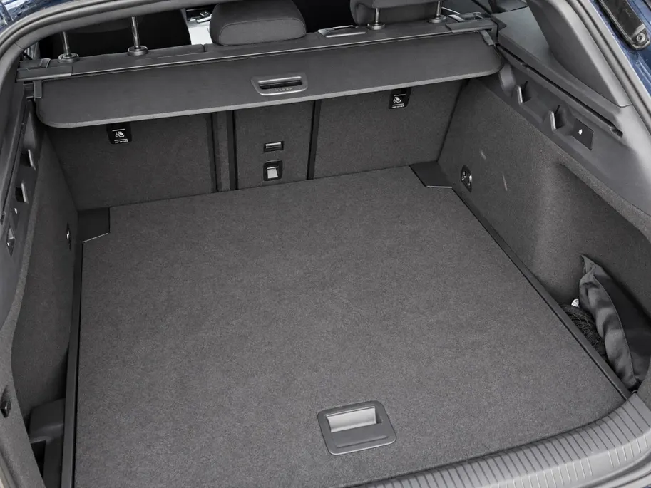 Volkswagen ID.7 Tourer Pro 77 kWh 210kW/286PK · Trekhaak · Navigatie · 360°Camera + parkeersensoren · Garantie t/m 17-10-2027