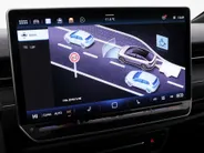 Volkswagen ID.7 Pro Business 286pk 77 kWh · SOH 97,2% · 360 Camera · Head-Up · Alarm · Elek. Trekhaak · Keyless · Elek. Voorstoelen · 20'' Inch · Gratis onderhoud & APK t/m 30-01-2030 · EXTRA INRUILKORTING ·