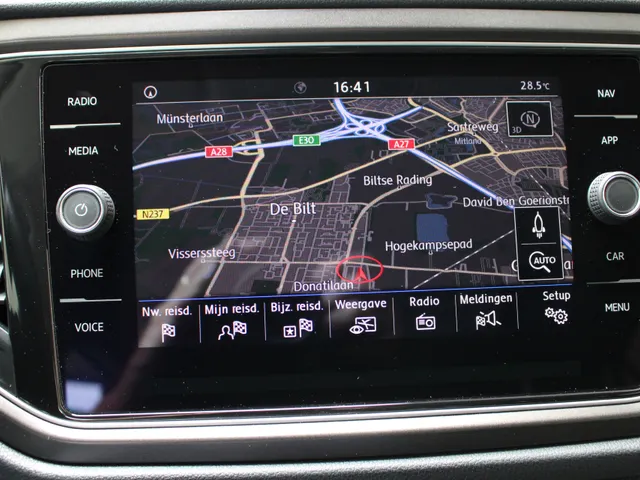 Volkswagen T-Roc 1.0 TSI Style | Airco | Navigatie | Trekhaak | PDC
