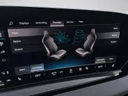 Audi Q6 e-tron S edition 306pk performance 100 kWh · Panoramadak · Luchtvering · Trekhaak · 360 Camera · Warmtepomp · Head-Up · Elek. Voorstoelen · 21'' Inch · 24-11-2030 of 100.000km