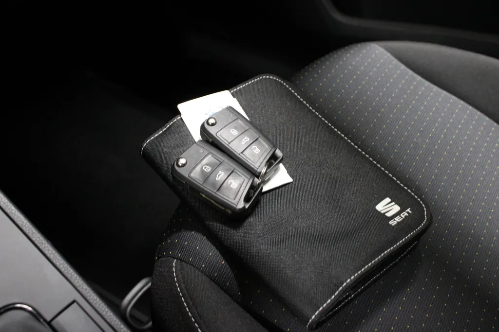 SEAT Ibiza 1.0 EcoTSI Style Business Connect / Stoelverwarming / Carplay / Android auto / PDC voor + achter /