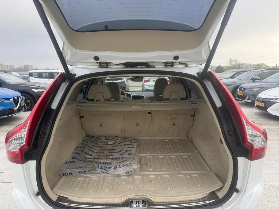 Volvo XC60 2.0 T5 FWD Summum | Automaat | Panorama Dak | NL-Auto | NAP | Memory Seats | Camera | Climate Control | Stoelverwarming | Cruise Control | Navigatie | Keyless