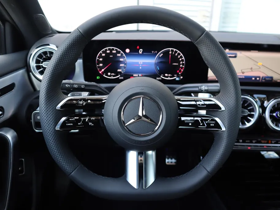 Mercedes-Benz A-Klasse 250 e 140 Year Edition l Keyless l Panoramadak l Memory